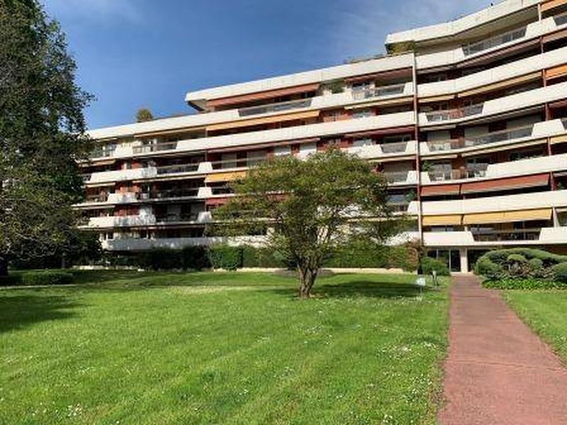 LOUÉ : Studio meublé à proximité du centre d'Ecully **Idéal pour un étudiant**